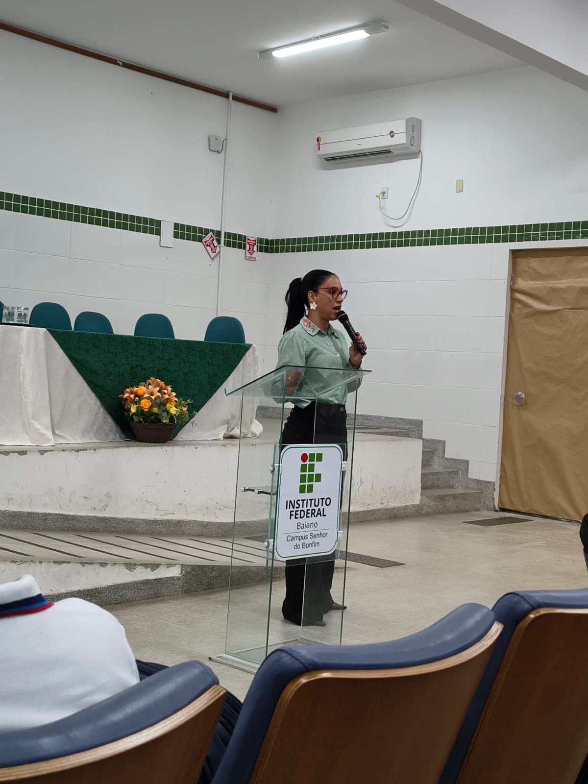 Aissa Xavier acompanhando levantamento técnico ambiental em campo na Bahia