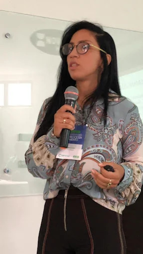 Aissa Xavier em apresentação técnica sobre meio ambiente e consultoria ambiental