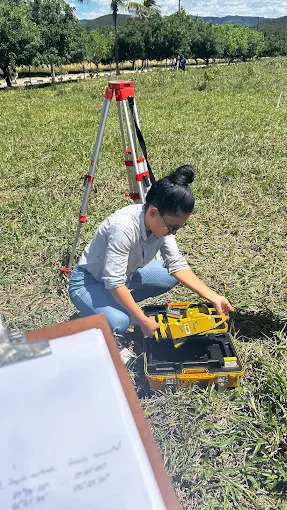 Aissa Xavier em atividade técnica de consultoria ambiental e gestão de resíduos na Bahia